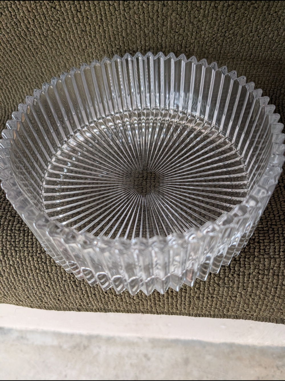 Vintage Ribbed Crystal-Style Glass Serving Bowl – 10"